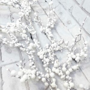 54in Snow White Berries Garland 81284 (1)