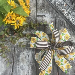 Short tail funky bow with sunflowers and stripes