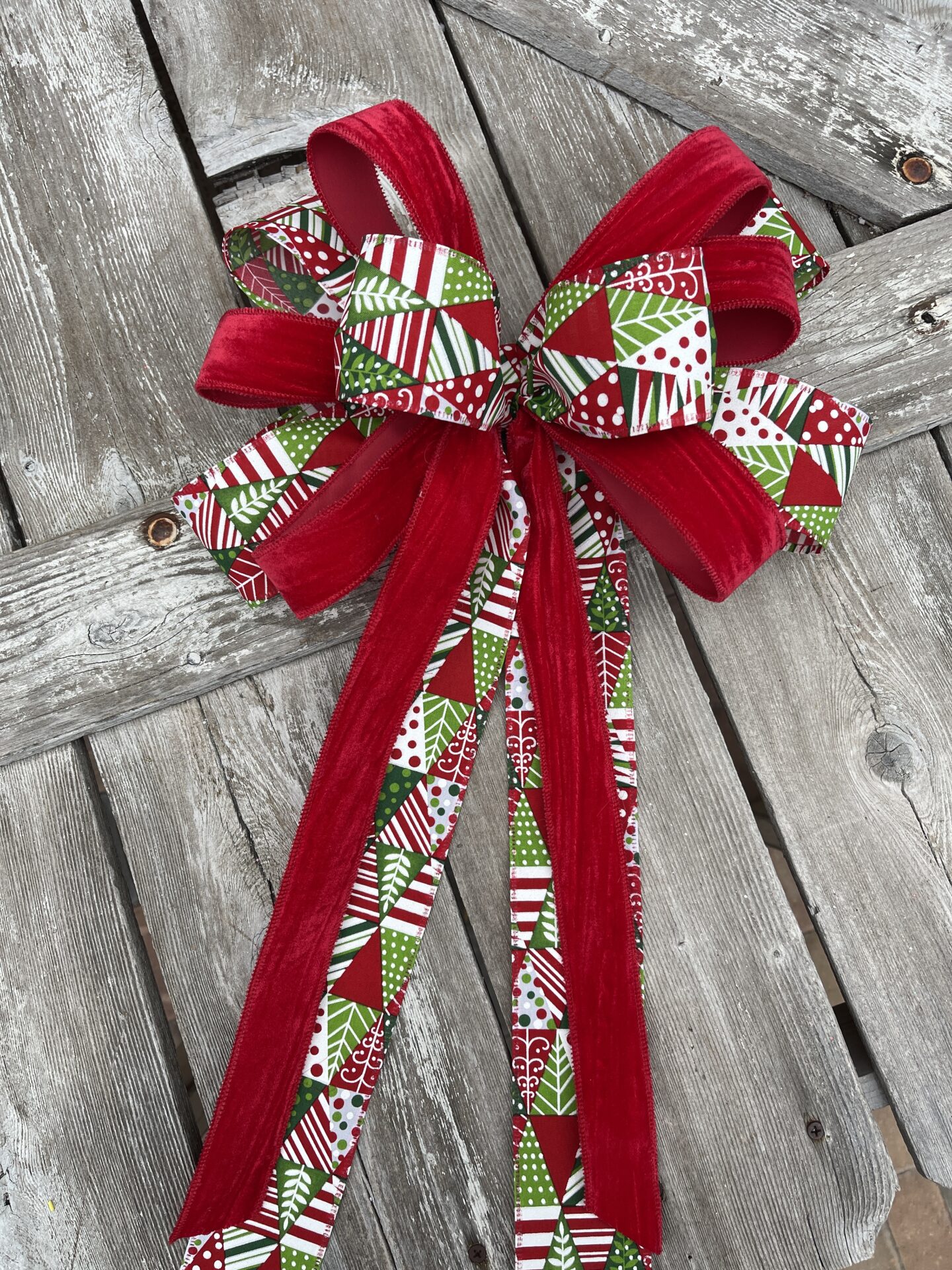 Annie’s Red Velvet Bow main image 0