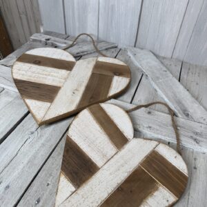 Pair of Wooden Hearts MT2507