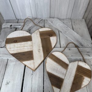 Pair of Wooden Hearts MT2507