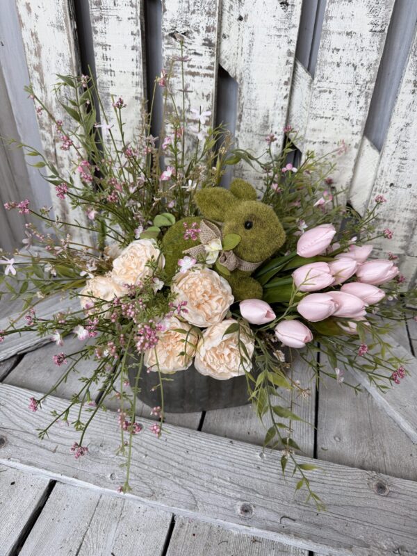 Bloomfield Bunny Arrangement