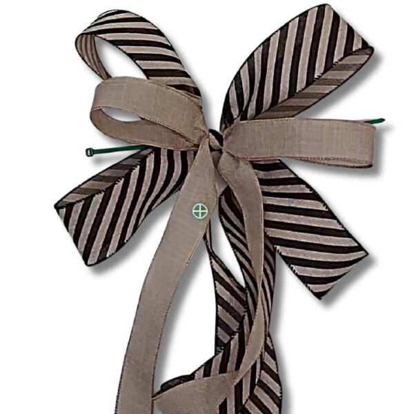 Simple Bow with Long Tails