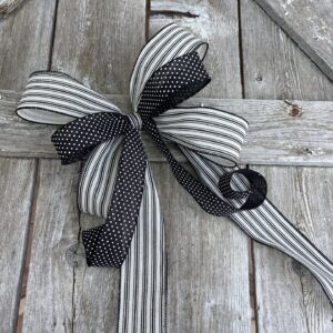 Pretty Bow with Long Tails for a Formal Design